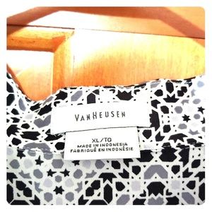 Medallion print sleeveless top